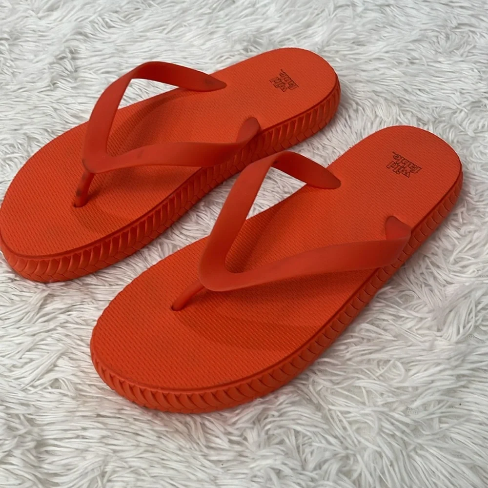 WILD FABLE WOMENS SIZE 9 Bright Orange Flip Flops